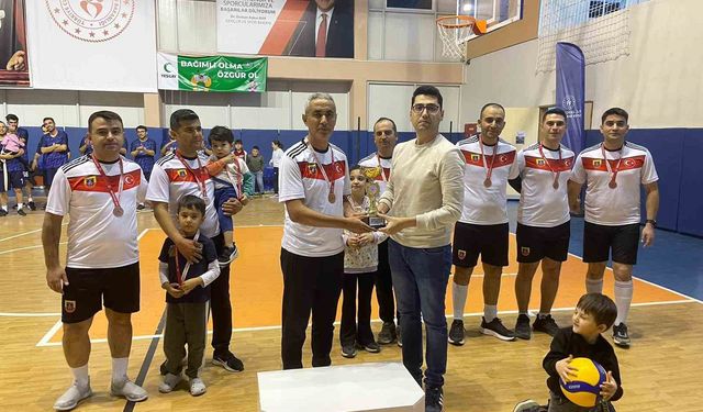 Yeşilhisar'da Harun Akkaş Kurumlar Arası Voleybol Turnuvası sona erdi