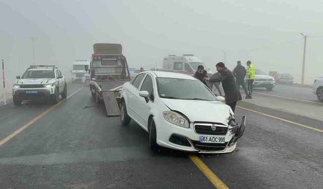 Yoğun sis Tatvan'da zincirleme kazaya neden oldu