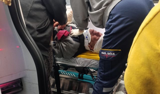 Yolun karşısına geçmek isterken otomobil çarptı: 1 yaralı