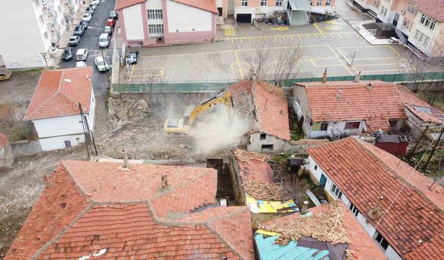Yozgat'ta metruk binalar yıkılıyor, kentin çehresi değişiyor