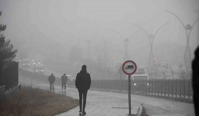 Yozgat'ta sis etkili oldu, görüş mesafesi düştü