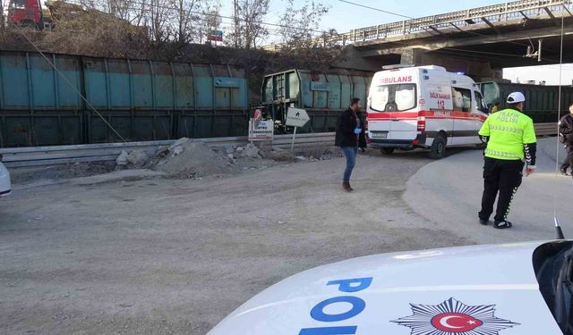 Yük treninin çarptığı genç hayatını kaybetti
