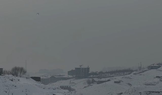 Yüksekova'da yoğun sis uçak seferlerini durdurdu