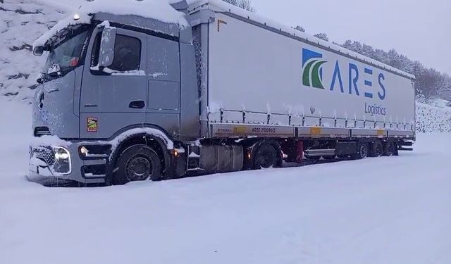 20 tır Posof Ilgar dağında mahsur kaldı