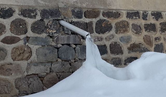 Ağrı'da dondurucu soğuklar etkisini sürdürüyor