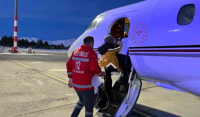 Ağrı'da kalp yetmezliği olan 5 aylık bebek uçak ambulansla Ankara'ya sevk edildi