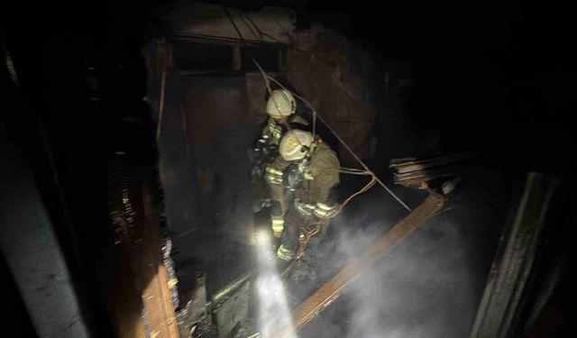 Alevlerin küle çevirdiği fabrika içerden görüntülendi