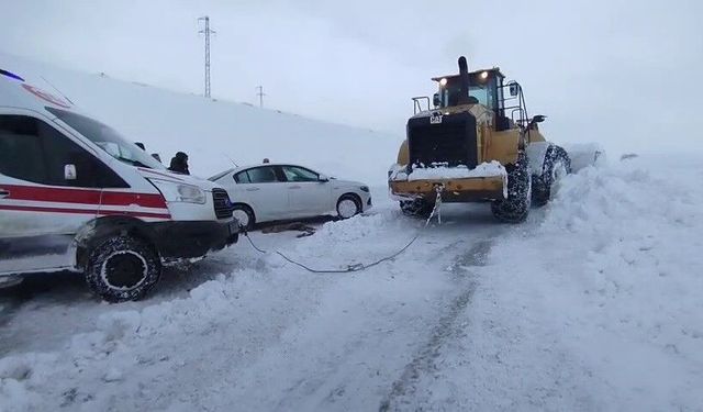 Ambulans kara saplandı
