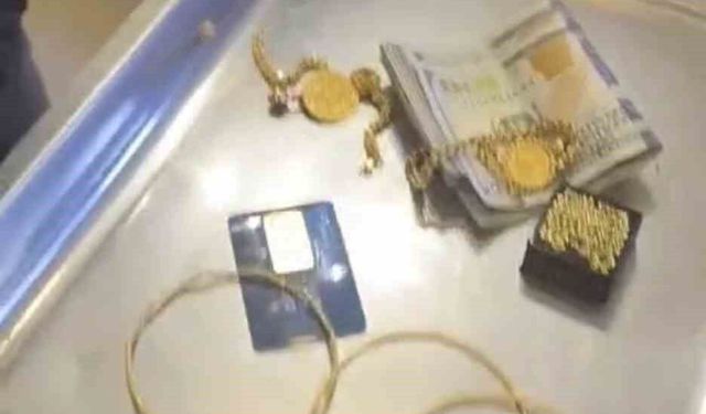 Araklı'da duyarlı davranış: Altın ve para dolu çanta sahibine teslim edildi