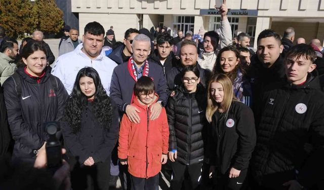 Ardahan'a atanan Vali Mehmet Fatih Çiçekli'yi uğurlama töreninde duygu dolu anlar