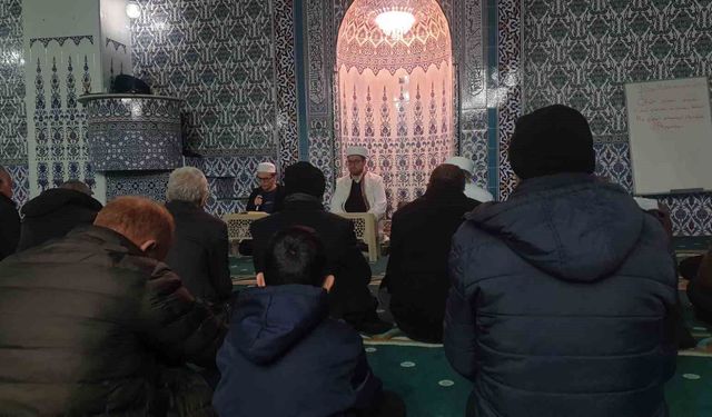 Başkale'de Miraç Kandili dualarla idrak edildi