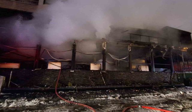 Batman'da kafe yangını: İş yeri kullanılamaz hale geldi