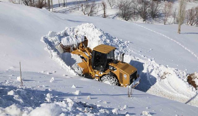 Battalgazi Belediyesi kırsalda kapalı yolları açtı