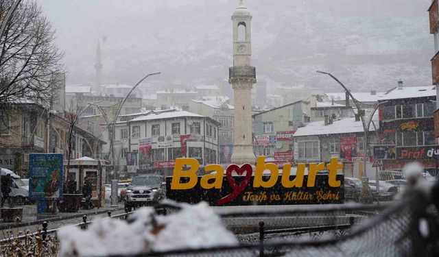Bayburt'ta kar tatili bir gün daha uzatıldı