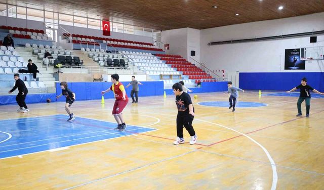 Bilecik'te basketbol spor okulları antrenmanları sürüyor