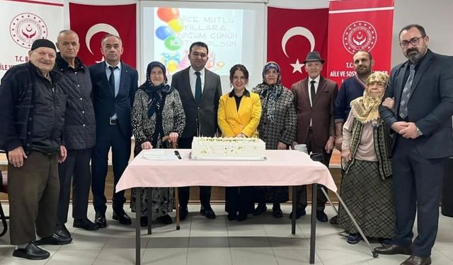 Bilecik'te huzurevinde doğum günü sevinci