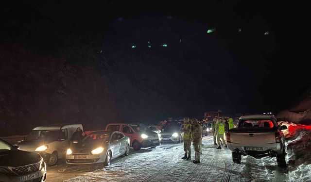 Bitlis-Baykan yolu ulaşıma kapandı, 3 saat sonra kontrollü açıldı