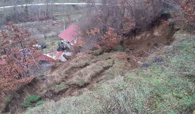 Bolu'da heyelan nedeniyle 3 ev boşaltıldı