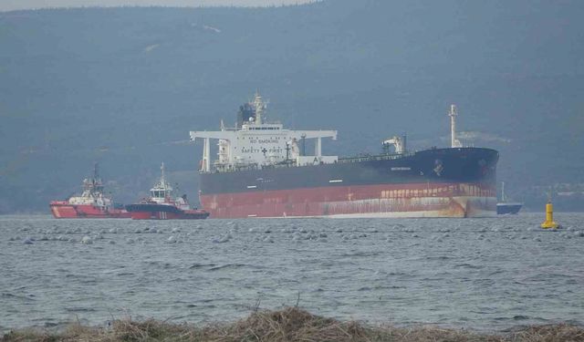 Çanakkale Boğazı'ndan geçen tanker jeneratör arızası yaptı