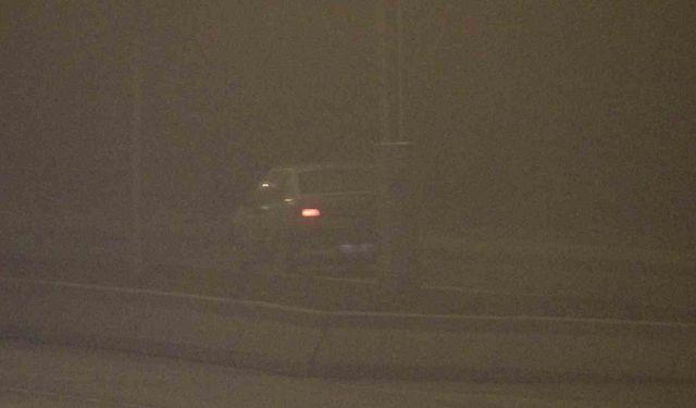 Çankırı'da etkili olan sis görüş mesafesini 50 metreye düşürdü