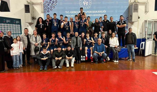 Çayırova'nın genç basketbolcuları Kocaeli ikincisi oldu