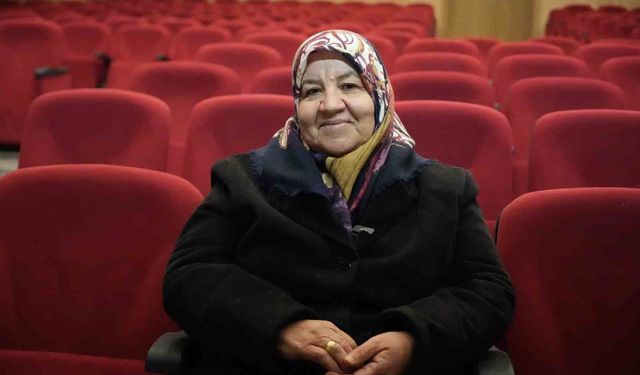 Çocukları sosyalleşsin diye geldi, sahnenin yıldızı oldu