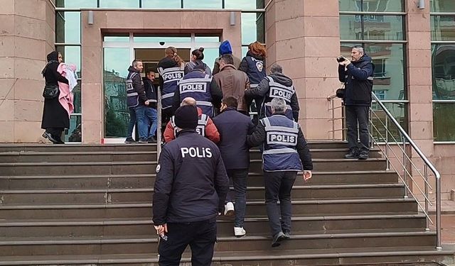 Çorum'da evlerden ziynet eşyası çalan 4 hırsızlık şüphelisi suçüstü yakalandı