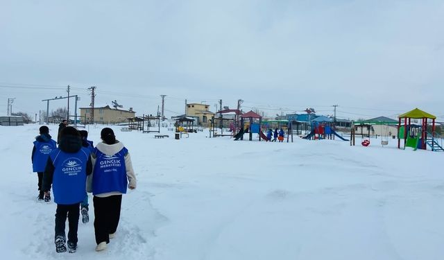 Diyadin'de gençlerden sokak hayvanlarına anlamlı destek