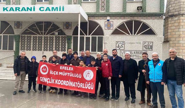Efeler'de her yaştan vatandaş sabah namazında bir araya geldi