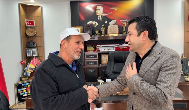 Engelli vatandaşın kaybettiği parayı bulan belediye personeli ödüllendirildi