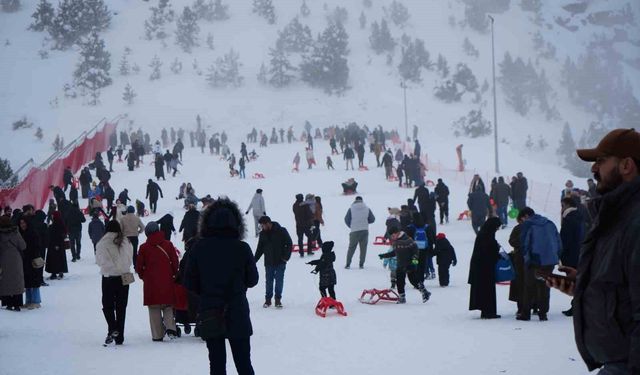 Ergan'da kayak ve kızak keyfi