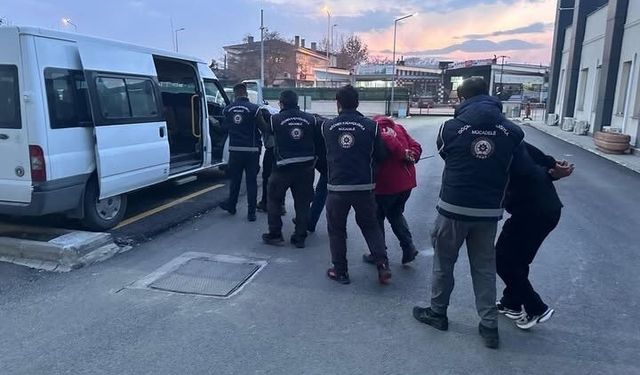 Erzincan'da 19 kaçak göçmen yakalandı, 3 organizatör tutuklandı