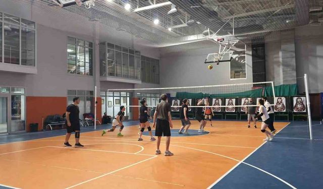 Gençler voleybol maçında buluştu