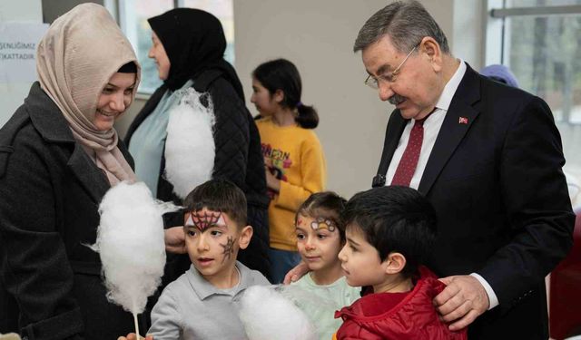 Gölbaşı Belediyesi çocuklarla şenlik alanında buluştu