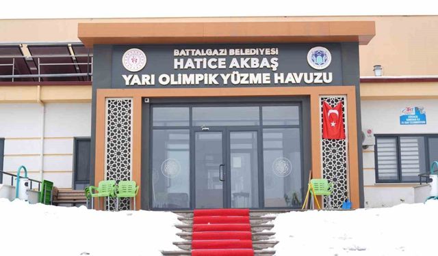Göztepe Hatice Akbaş Yarı Olimpik Yüzme Havuzu'nda yeni dönem eğitimleri