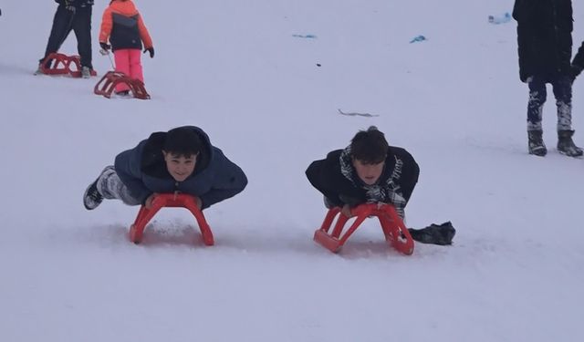 Güzeldağ Kayak Merkezi 15 bin kişiyi ağırladı