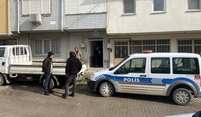 Her gün eşinin mezarına giden yaşlı adam evinde ölü bulundu