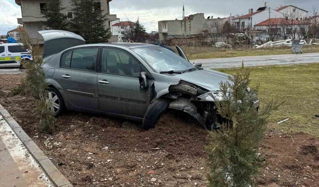 İki aracın çarpıştığı kazada şans eseri ölen ya da yaralanan olmadı