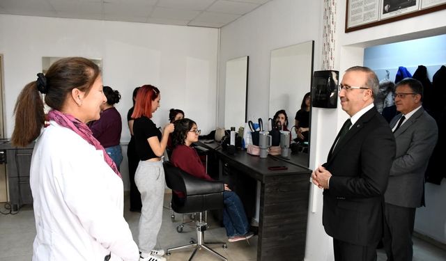 İl Milli Eğitim Müdürü Aydın, Halk Eğitim Merkezi'ndeki çalışmaları inceledi