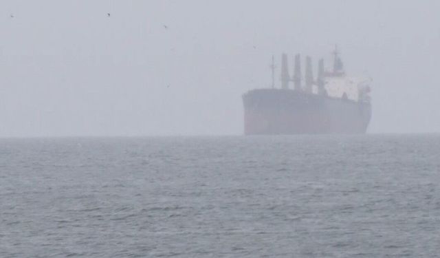 İstanbul Boğazında makine arızası yapan gemi Ahırkapı'ya demirletildi