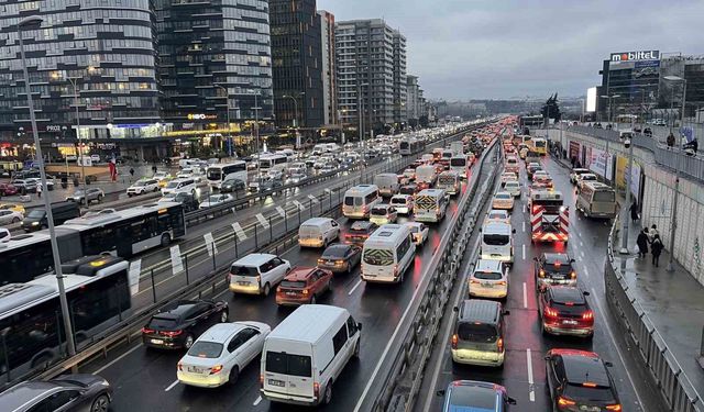 İstanbul'da trafik yoğunluğu yüzde 87'e ulaştı