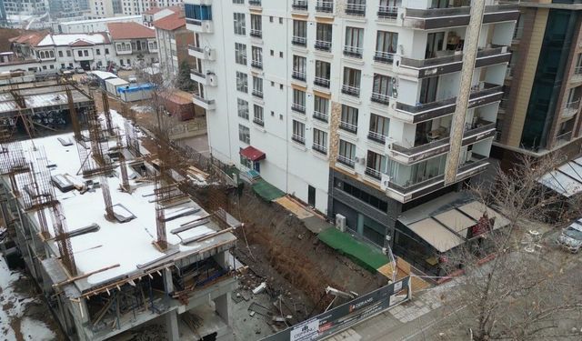 İstinat duvarı çöken bina havadan görüntülendi