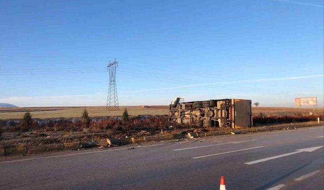 Kamyonla çarpışan otomobil sürücüsü hayatını kaybetti