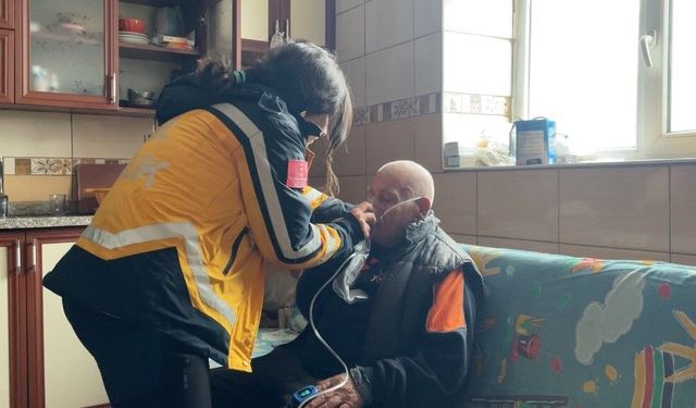 Kar kalınlığının 145 santimetreyi aştığı Ovacık'ta hayat kurtaran müdahale