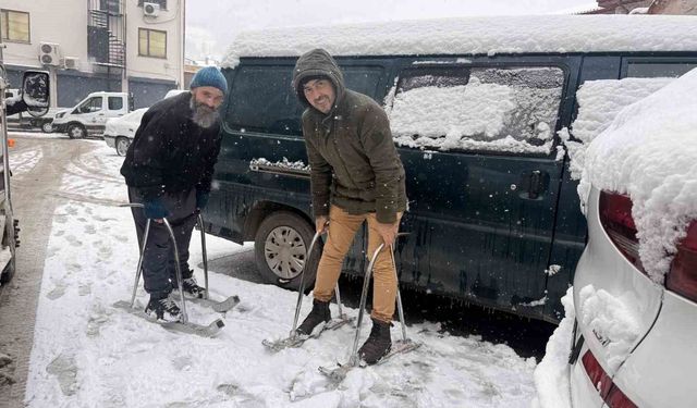 Kardeşlerin Tokat usulü kayak macerası