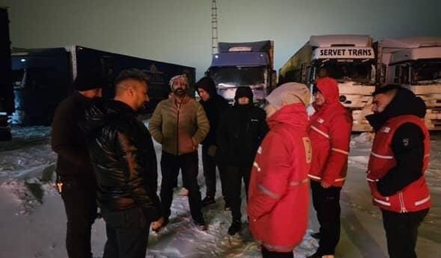 Kars Türk Kızılayı'ndan 'İç Isıtan' destek: kar ve tipi de mahsur kalanlara şefkat eli