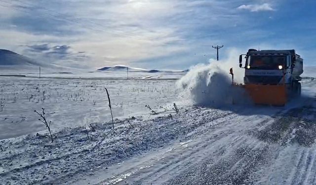 Kars'ta 200 köy yolu ulaşıma kapandı