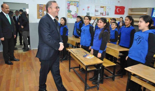 Kars'ta 56 bin 651 öğrenci karne sevinci yaşadı