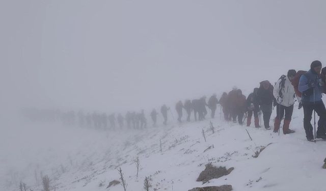 Kazıkbeli Savaşı anısına Honaz Dağı'na zirve tırmanışı