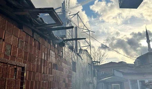 Keşan'da çatı yangını